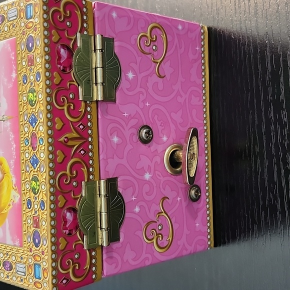 Disney's Sleeping Beauty Princess Aurora Musical Jewelry Box - Picture 4 of 8